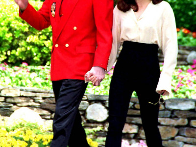 Majkl ju je zaprosio telefonom 