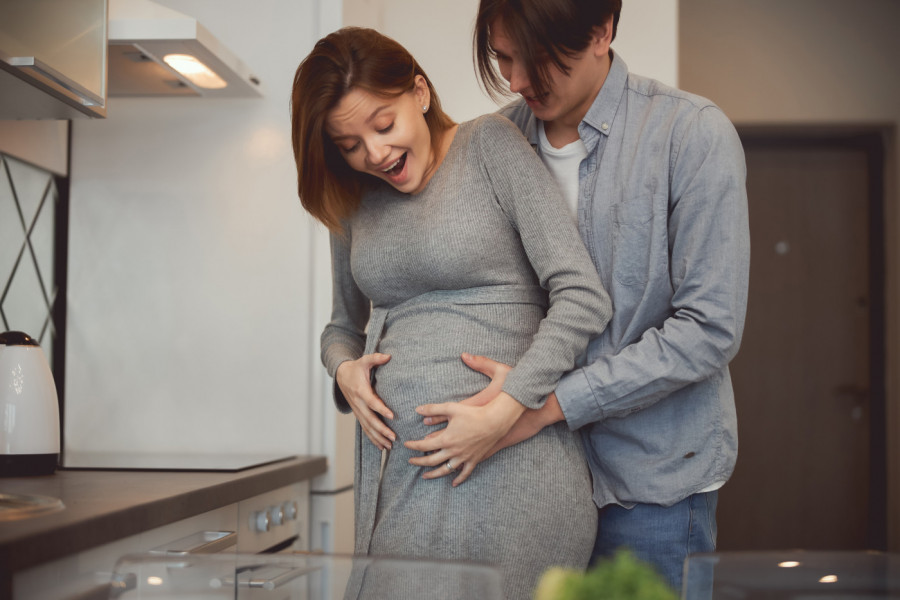 Život pre rođenja: 6 NEOBIČNIH stvari koje BEBA radi dok je još u stomaku