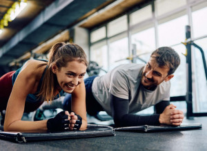 Znate li koliko dugo treba da držite plank prema vašim godinama? Možda ćete se iznenaditi!
