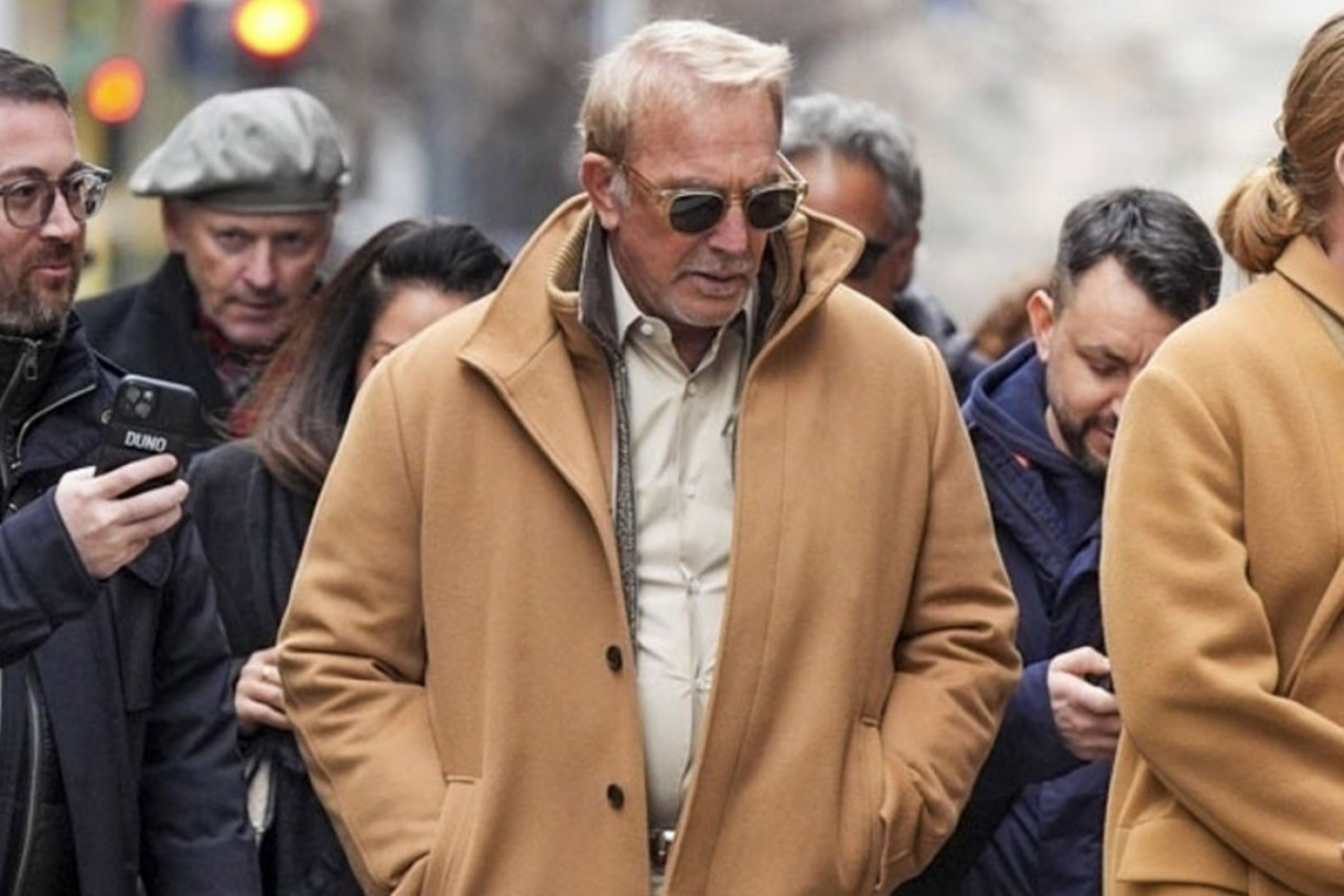 Praznik za ženske oči: Kevin Kostner prošetao MIlanom i pokazao zašto je još uvek frajer za kojim se uzdiše