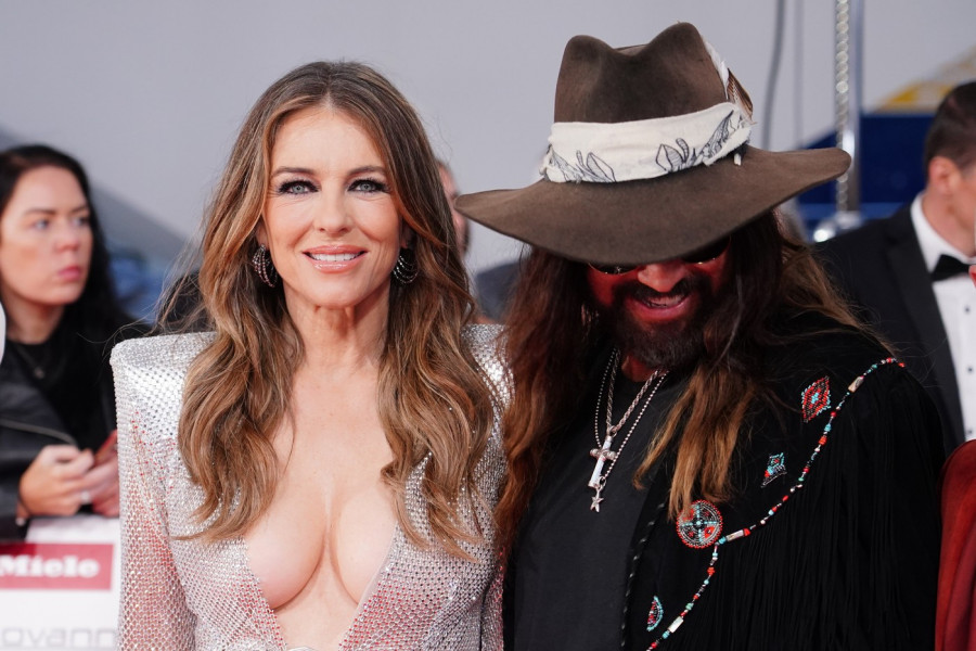 Elizabet Harli zapalila mreže NAGIM slikama u kadi! Ima 60 i izgleda nerealno dobro – komentari pljušte sa svih strana (FOTO)