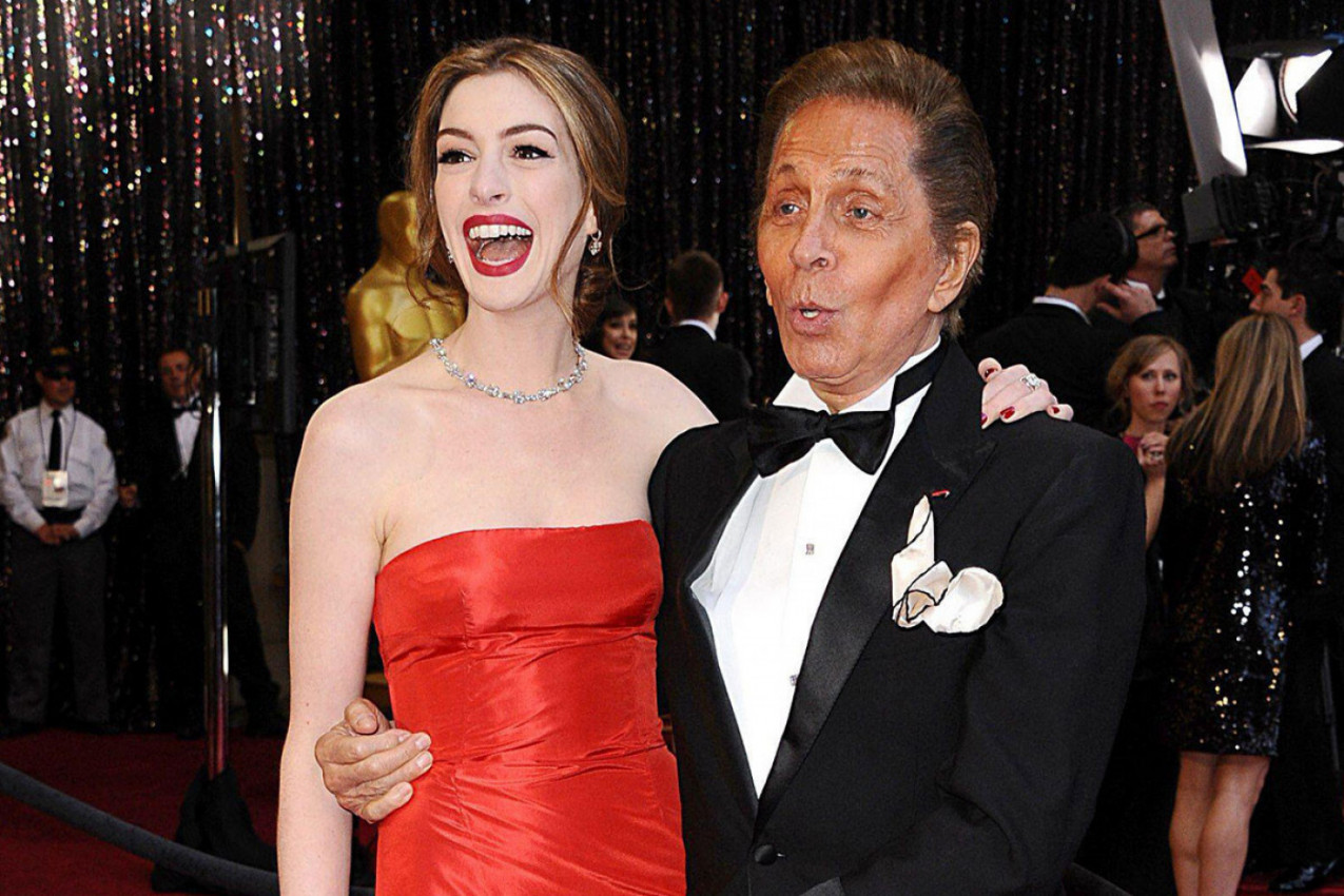 Po čemu ćemo pamtiti slavnog kreatora: VALENTINO crvena, savršenstvo kreacija i moda koja ne prolazi