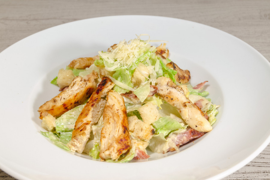 Najkremastija CEZAR SALATA kod kuće: Evo kako da napravite bolju nego iz restorana