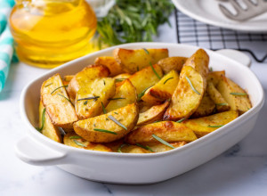 Konačno otkriven TRIK za pravljenje KROMPIRA hrskavih kao u restoranu: Nisu pečeni u rerni, a ukus je čisto savršenstvo!