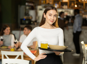 Ako nekad duže ČEKATE PIĆE u kafiću, to nije nimalo slučajno: Ove 4 stvari vam KONOBARI nikad neće reći!