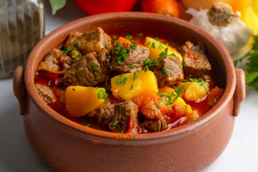 Najsočniji paprikaš sa junetinom i krompirom - jelo koje će vas zagrejati