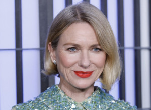 Glumica NAOMI Vots imala je problem za koji nije ni pomišljala da ima veze sa MENOPAUZOM – sada je to upozorenje za druge žene