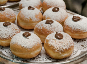 KROFNE punjene čokoladom: Kako da pripremite poslasticu kojoj niko ne može da odoli