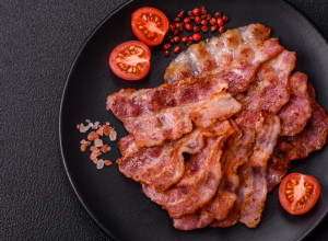 Sočna i HRSKAVA, a nije pržena na ulju i nema prskanja: Tajni TRIK za savršenu SLANINU koji ćete odmah primeniti