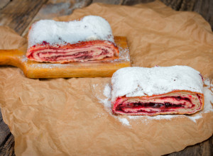 Nema ništa ukusnije od štrudle sa višnjama: Slatkiš kom niko ne može da odoli - uvek se traži još jedno parče