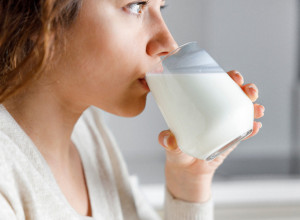 Neverovatno otkriće: MLEKO je BOLJE OD VODE za hidrataciju, evo i zašto - naučnici su zapanjeni!