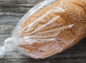 Tajna savršeno mekanog hleba: Stavite ovo VOĆE u kesu i zaboravite na bajate vekne