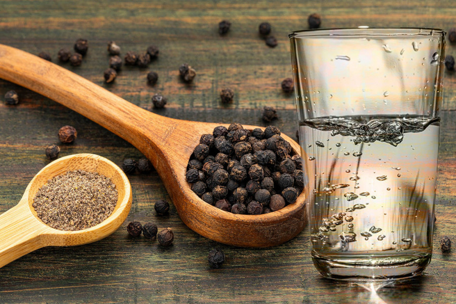 U čašu vode sipajte trunku ovog ZAČINA: Topi salo brže nego bilo koji drugi trik