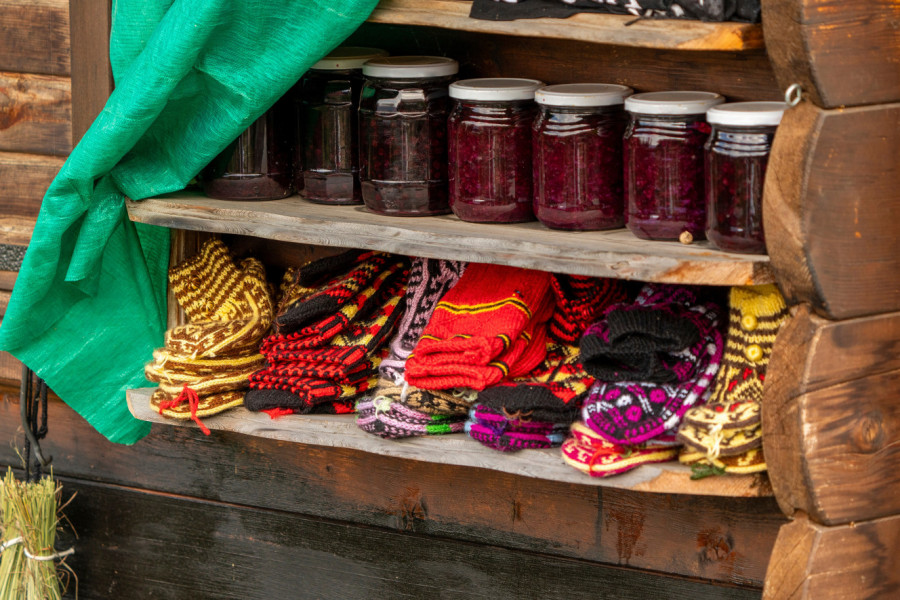 Pet godina prodavao džem pored puta - a onda je pored njega stao DŽIP i sve se promenilo: Jedan SAVET mu je preokrenuo život