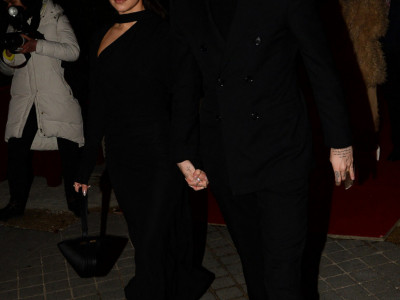 Ona je nosila crnu haljinu