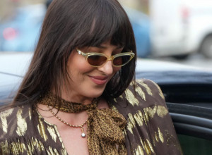 Izašla je u čipkastom šortsu i cvetnim hulahopkama, provokativnije ne može: Svi su gledali u nju, a ona se drsko i samouvereno smešila