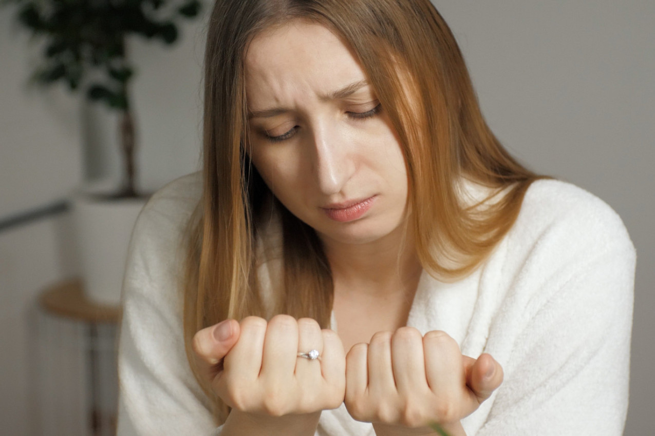 UMOR nije jedini znak nedostatka gvožđa: Dobro pogledajte svoje nokte, ako ovo uočite, možda ste ANEMIČNI!