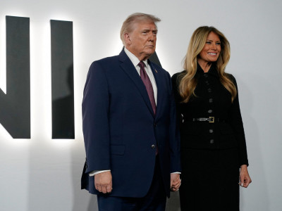 Nasmejana Melanija zadovoljna kako prolazi premijera 