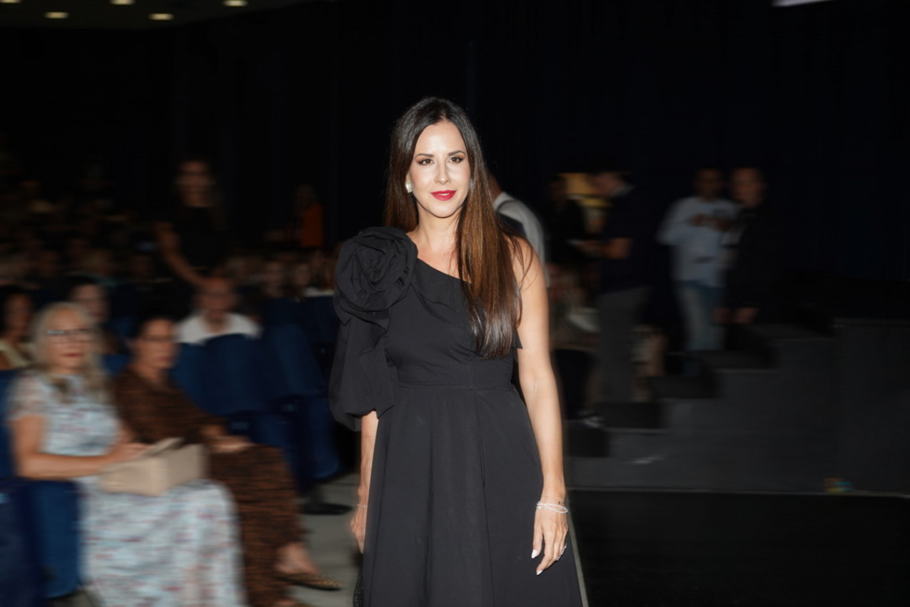 TAMARA VUČIĆ zablistala u Rimu: Ova BOJA je hit nastupajućeg proleća, a model suknje podseća na zlatno doba Holivuda (FOTO)