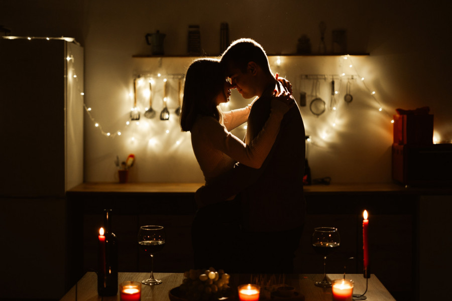 Oženjen sam, ali me i dalje proganja NOĆ SA STARIJOM ŽENOM: Uzela mi je nevinost, a onda nestala - i dalje je sanjam