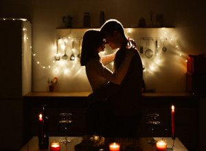 Oženjen sam, ali me i dalje proganja NOĆ SA STARIJOM ŽENOM: Uzela mi je nevinost, a onda nestala - i dalje je sanjam