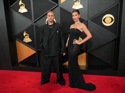 Bračni par na crvenom tepihu