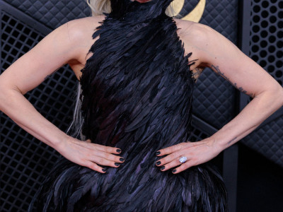 Na sinoćnjoj 68. dodeli Gremi nagrada osvojila je dva priznanja: za najbolji pop vokalni album sa albumom Mayhem, i za najbolji dens pop snimak za hit singl "Abracadabra"