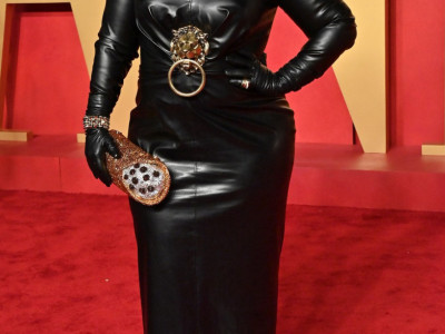 Nedavno je privukla pažnju i na dodeli Zlatnih globusa, gde se pojavila u elegantnoj crnoj haljini sa zlatnim detaljima