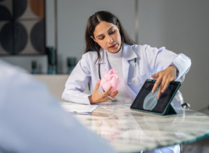 Ovo je manje poznat simptom BOLESTI SRCA koji se pogoršava tokom dana: Evo kako da ga prepoznate