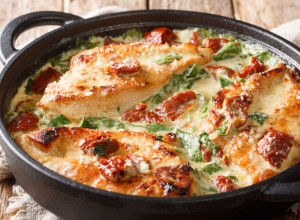 Pileće BELO MESO u KREM SOSU sosu sa spanaćem i sušenim paradajzom: NEODOLJIVO jelo iz jednog tiganja za 30 minuta