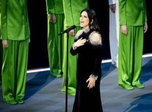 Muzička diva u Armani haljini otvorila Olimpijske igre, a iza nje - burna priča: Bila ljubavnica oženjenom čoveku s troje dece, pa usledio veliki preokret