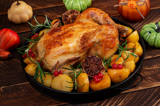 3 sastojka za SAVRŠENO PILE iz rerne: Kožica hrskava, a SOČNO meso topi se u ustima