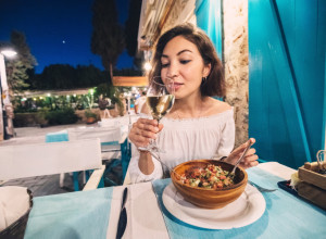 Stručnjak za dugovečnost otkriva superhranu koja je temelj ishrane stogogodišnjaka - ima je u izobilju i u Srbiji