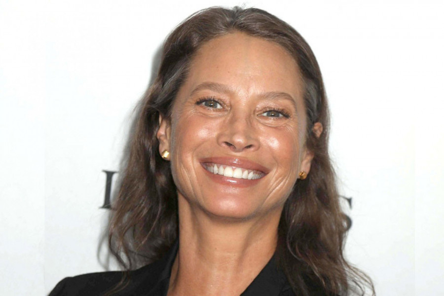 Bila je ZVEZDA devedesetih, a danas, u 57. godini, pleni PRIRODNOM lepotom: Otkrivamo njene jednostavne, ali efikasne bjuti TRIKOVE