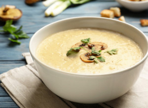 Ne znate šta ćete za ručak? Recept za ČORBU OD PEČURAKA će vam vratiti uspomene na detinjstvo, a ukus je prava čarolija!