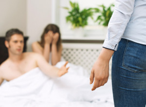 Moj SUPRUG je 22 godine spavao sa MOJOM MAJKOM, a to čak nije ni najgore - cela istina me je totalno slomila!