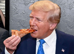 Umesto kafe pije sok, a zbog ovoga nikada ne jede čips iz već otvorene kese: A tek da čujete šta doručkuje Donald Tramp