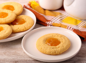 Starinski kolač sa džemom u sredini: Najlepše ide uz kafu i čaj, a svi ga vole