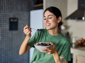 ŠAKA OVOG VOĆA dnevno čuva srce, mozak i creva: Samo 200 g pravi veliku razliku!