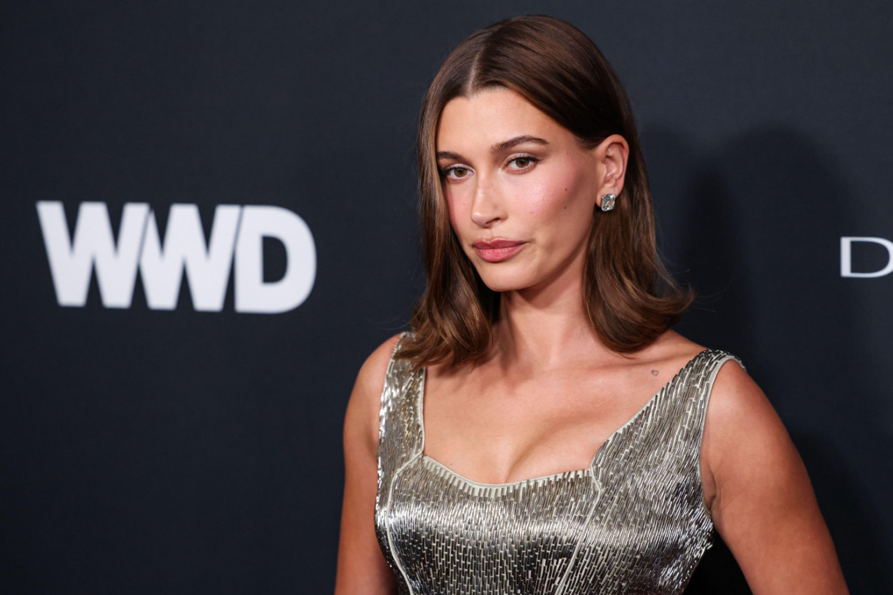 Žena Džastina Bibera u PROVIDNOJ HALJINI i bez brushaltera: Pokazala svaki detalj tela o kome svi pričaju - niko ne treće! (FOTO)