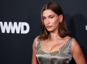 Žena Džastina Bibera u PROVIDNOJ HALJINI i bez brushaltera: Pokazala svaki detalj tela o kome svi pričaju - niko ne treće! (FOTO)