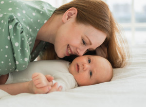 Bila je 7 godina u MENOPAUZI, a onda RODILA DETE: Dogodilo se čudo - lekari objasnili kako je to moglo da se desi (VIDEO)