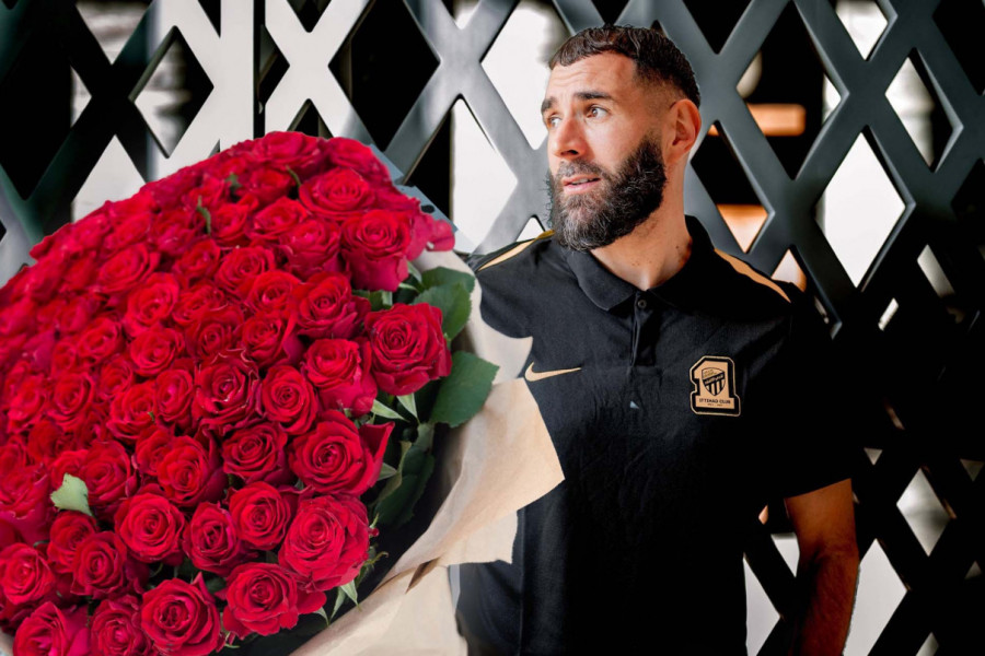 Fudbaler poslao tri buketa za Dan zaljubljenih: O njegovom gestu i dalje se priča