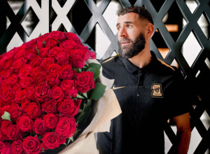 Fudbaler poslao tri buketa za Dan zaljubljenih: O njegovom gestu i dalje se priča