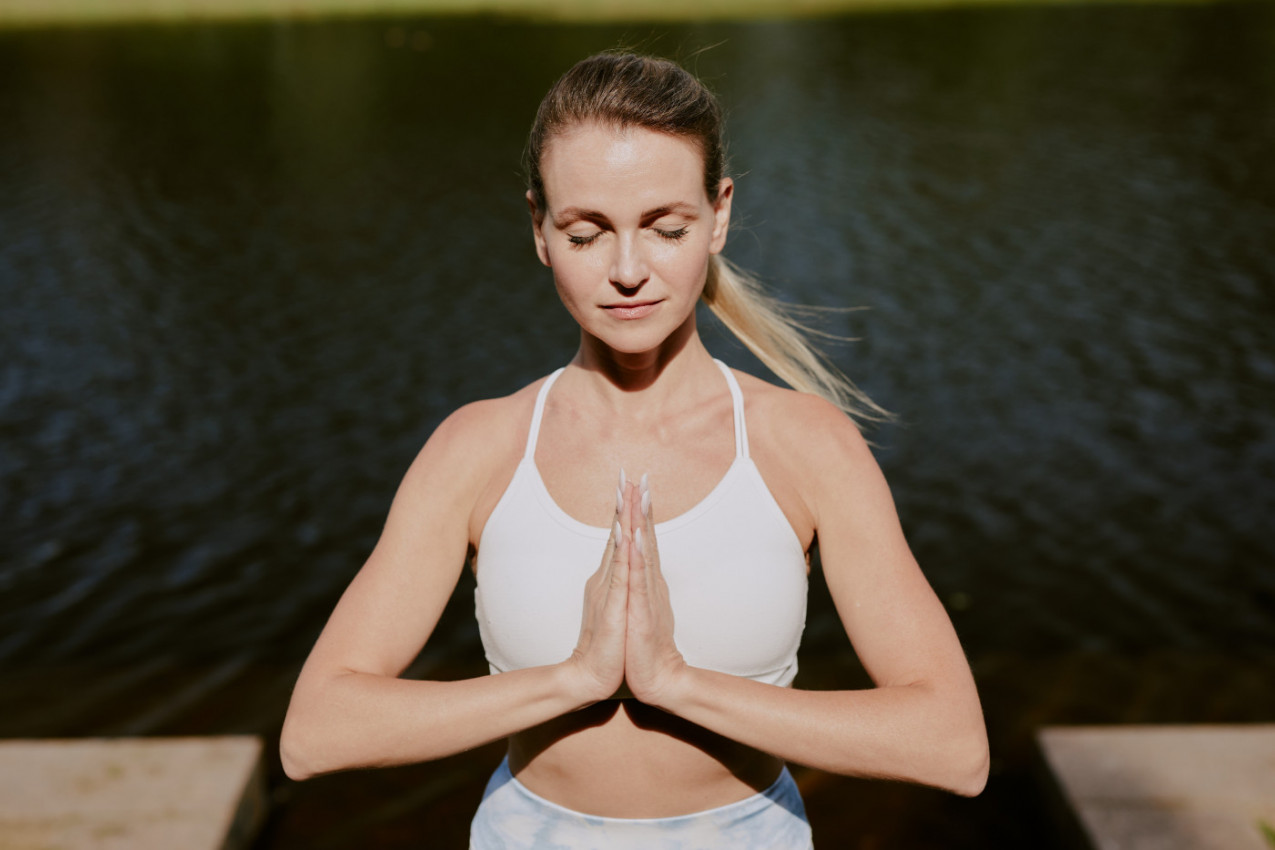 Ova JOGA vežba RAZGIBAĆE celo TELO i pripremiti vas za dan za samo 10 minuta