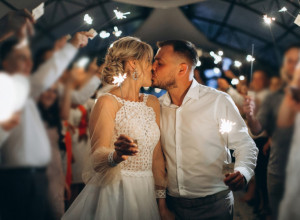 Svi su jedva čekali njihovo venčanje, a onda je jedan ZAHTEV mladenaca UVREDIO goste i SKINUO im OSMEH