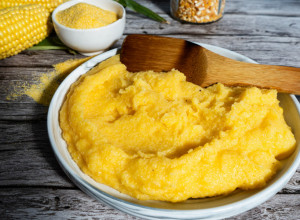 Napravite palentu kao iz restorana - trik je u ovom jednostavnom dodatku zbog kog će biti NEVEROVATNO KREMASTA