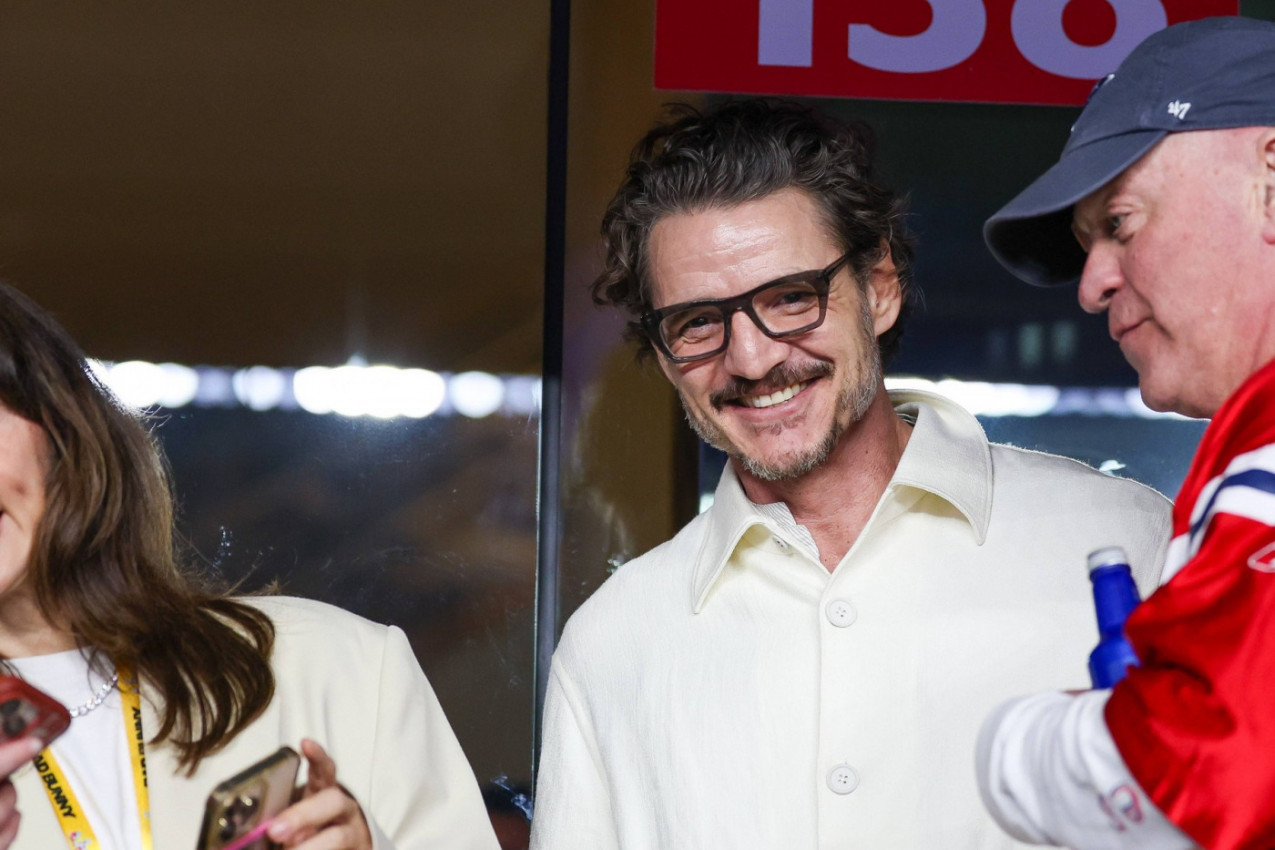 Najatraktivniji glumac ima novog dečka?! Pedro Paskal se JAVNO mazi s njim, slike govore više od reči (FOTO)