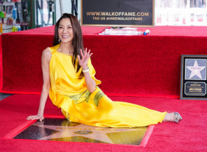 Malezijska glumica Mišel Jeo nije krila emocije kada dobila svoju zvezdu na Holivudskoj stazi slavnih u Los Anđelesu