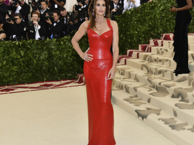 Uskoro ulazi u sedmu deceniju i izgleda neverovatno!